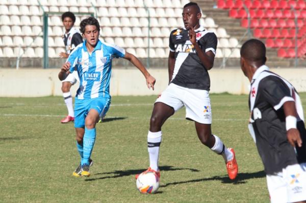 Somlia foi titular contra o Ava na Arena do Jacar