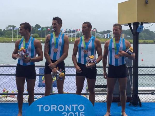 Cristian Rosso (1 da esquerda) e Ariel Suarez (3)