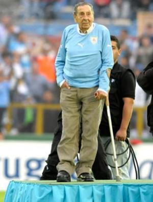 Ghiggia foi homenageado em 2013, no gramado do Nacional, em jogo das eliminatrias