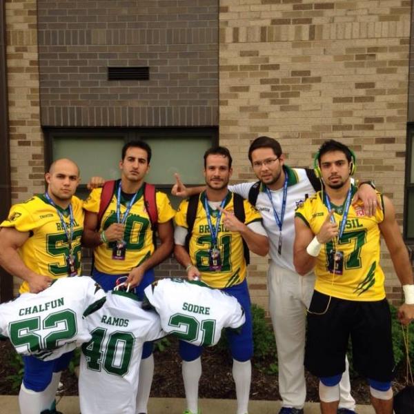 Pablo, Romulo, Sodr, Gabriel (tcnico) e Lipe, os vascanos da Seleo Brasileira de Futebol Americano