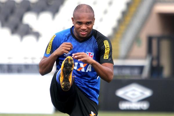 Anderson Salles se exercitando no treinamento deste sbado