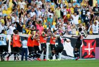 Jogadores comemoram gol de Andrezinho