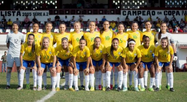 Jully (12), Angelina (5) e Juliana (14) fazem parte do elenco campeo do Torneio Internacional