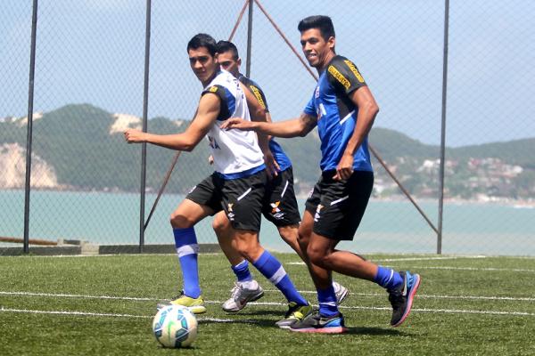 Jogadores realizaram atividade em campo anexo do hotel em Natal-RN