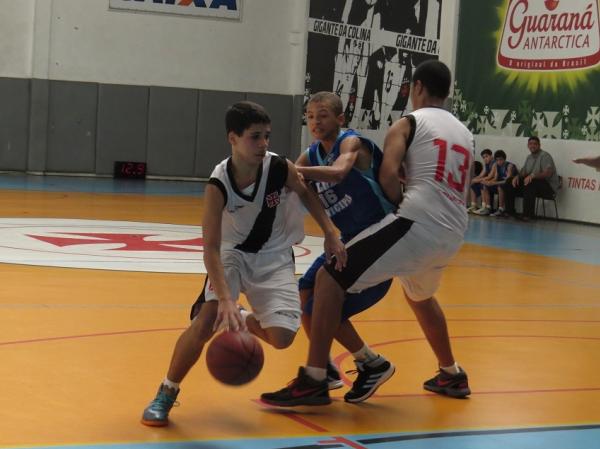 Em jogo difcil sub-13 derrotou o Municipal