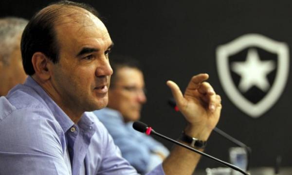 Ricardo Gomes durante a apresentao no Botafogo