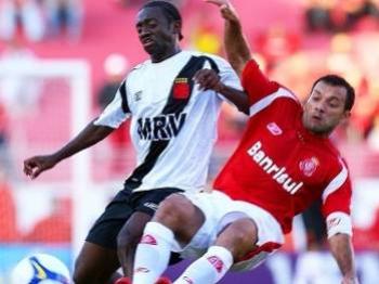 Jonlson, ento no Vasco, marca Iarley, do Inter