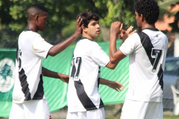 Eduardo Feitoza comemora gol da vitria vascana