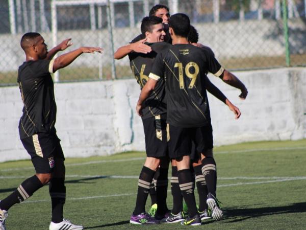 Vasco venceu facilmente o Olaria, goleando o Azulo