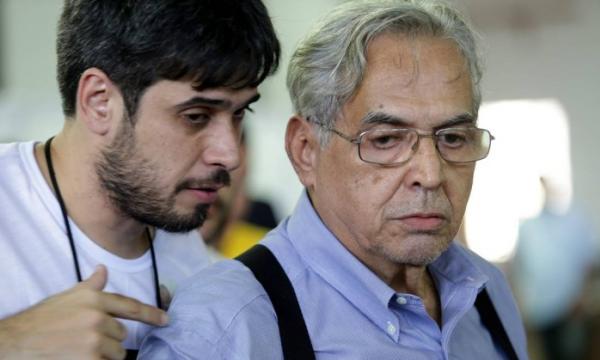 Euriquinho passa informaes a Eurico durante as ltimas eleies que reconduziram a famlia Miranda ao poder em So Janurio