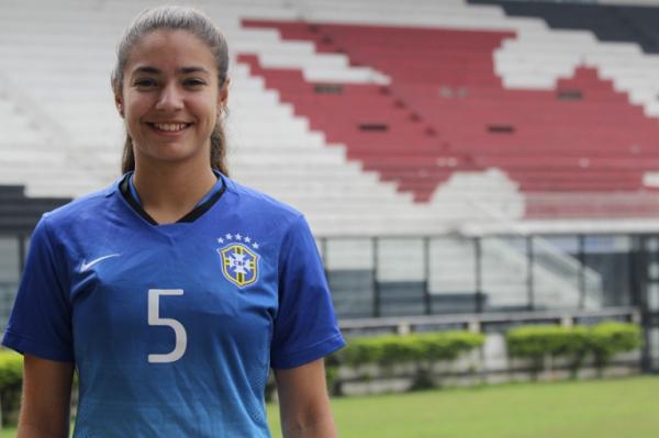 Angelina vem brilhando na Seleo sub-17