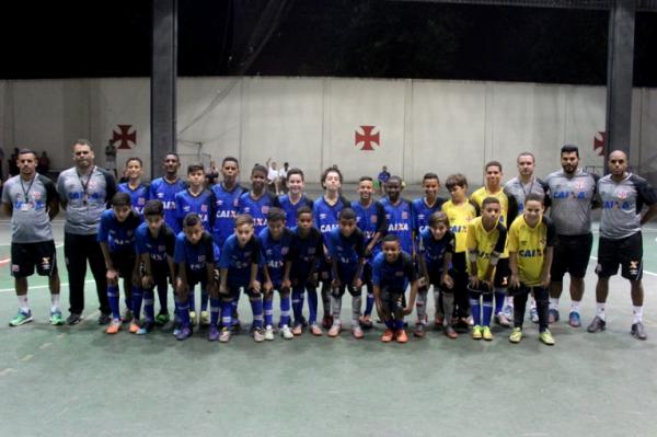 Equipes Pr-Mirim e Mirim cruzmaltinas de Futsal