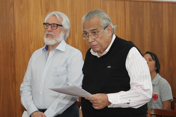 Presidente Eurico Miranda assistiu  missa ao lado do 2 vice-presidente geral e de comunicaes Silvio Godoi