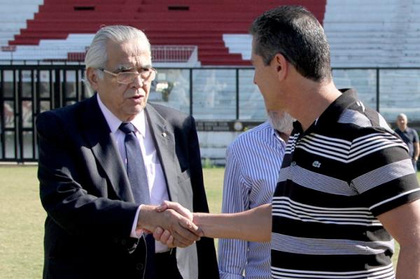 Presidente Eurico Miranda cumprimenta Jorginho