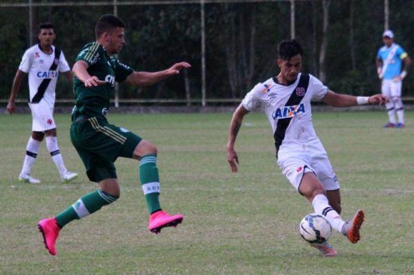Bruno Cosendey executando passe em Los Larios