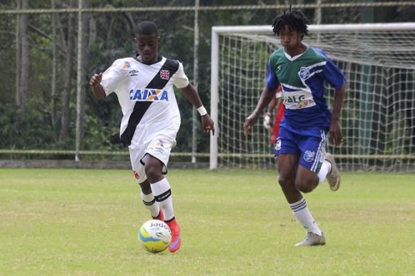 Robinho marcou duas vezes contra o Artsul