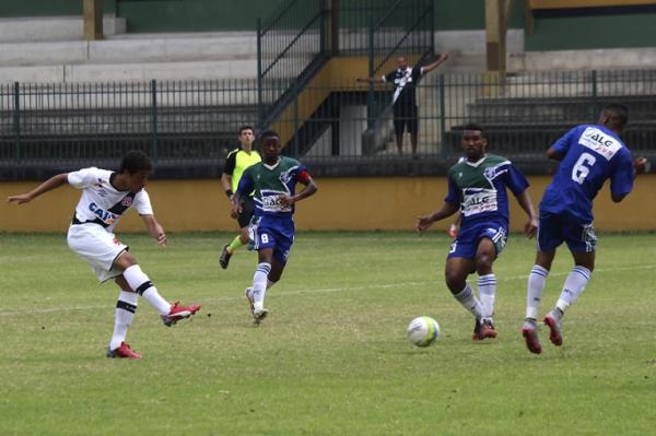 Hugo Borges abriu o placar com um belo chute cruzado