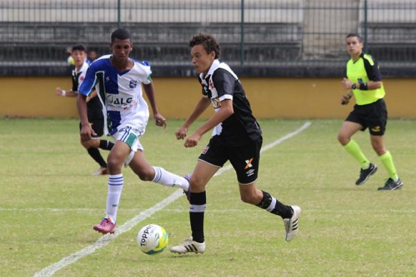 Victor Hugo sofreu com a forte marcao durante a partida