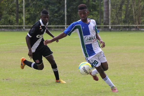 Zagueiro Marcelo teve trabalho durante o jogo