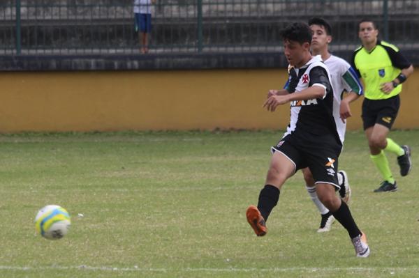 Atacante Roger no conseguiu marcar contra o Artsul