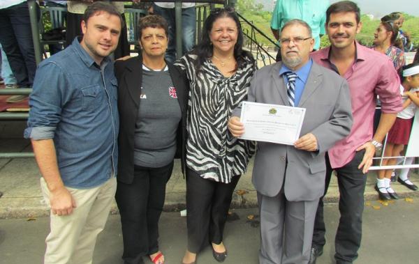 Ricardo Vasconcellos recebeu da VII Regio administrativa de So Cristvo, o diploma de participao do Colgio Vasco da Gama no Desfile da Semana da Ptria