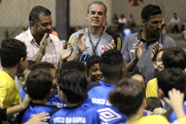Caio Monteiro puxou Casaca e cantou msicas da torcida