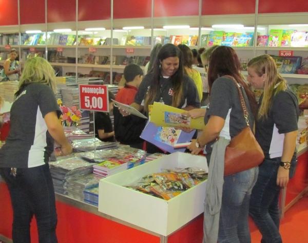 As professoras do Vasco da Gama buscaram novos temas na Bienal do Livro