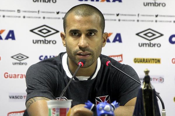 Lateral conversou com os jornalistas