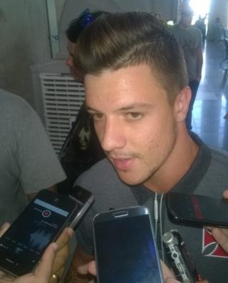 Aos 19 anos, Renato Kayzer fez sua estreia pelo Vasco e despertou curiosidade da imprensa