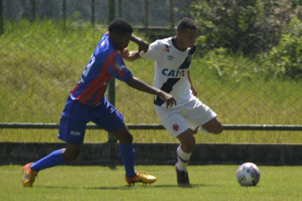 Thiago Souza foi o artilheiro cruzmaltino na partida