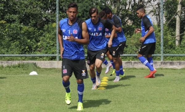 Vascanos suando a camisa no CT do Tigres
