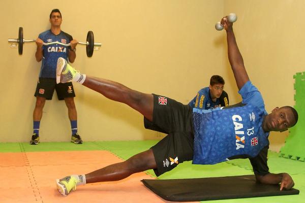 Jomar e Lucas se exercitam durante atividade