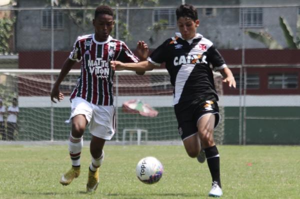 Roger foi o autor do nico gol cruzmaltino no clssico