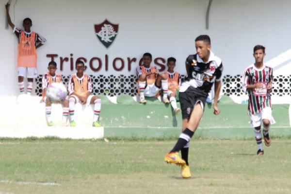 De canhota, Thiago Vincius colocou bola na gaveta da meta tricolor