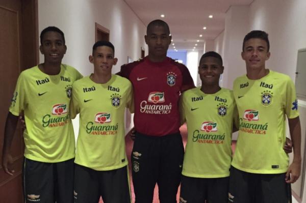 Miranda, Paulinho, Luco, Joo Pedro e Caio Lopes