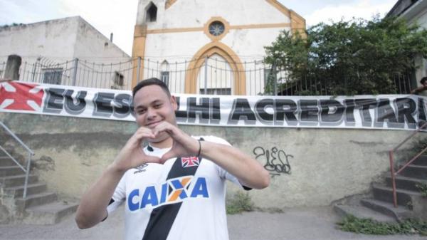 Magno Rocha virou celebridade entre vascanos depois de faixa de apoio