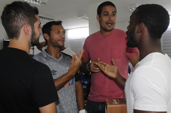 Joo Marcos e Laniyan conversam com Rodney Gonalves e lvaro Miranda