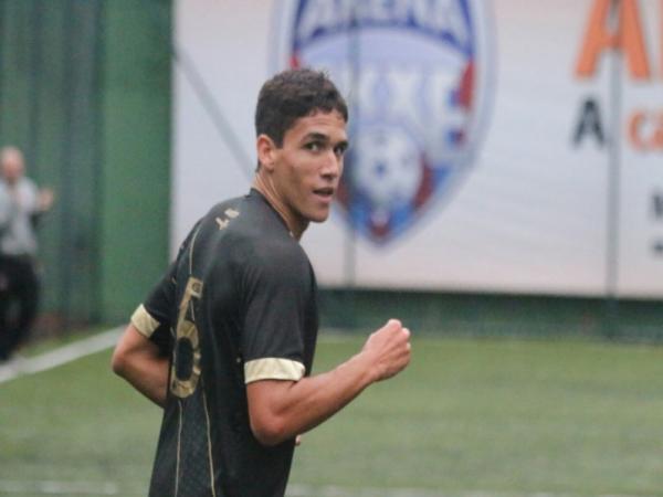 Arthur marcou dois gols na vitria sobre a Anapolina