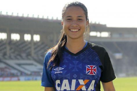 A camisa 10 Letcia vem mostrando a sua habilidade a servio do sub-17 do Vasco da Gama, onde vem conquistando ttulos
