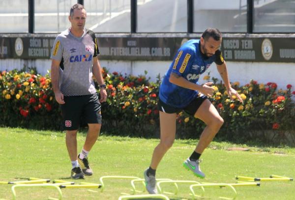 Guiazu fez trabalho de transio em campo com o preparador Fabio Ganime