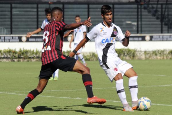 Matheus ndio sofreu com a forte marcao dos paranaenses