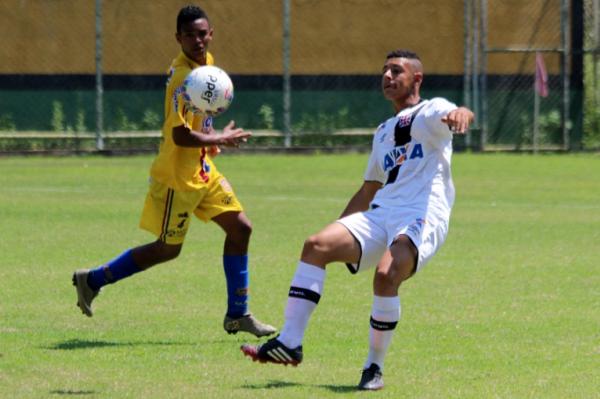 Thiago Souza saiu do banco e deixou sua marca no Vasco