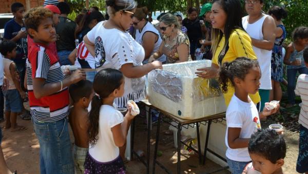 Torcedores do Vasco realizam ao social em RO