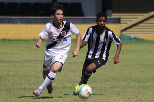Joo Vicente em ao no clssico contra o Botafogo
