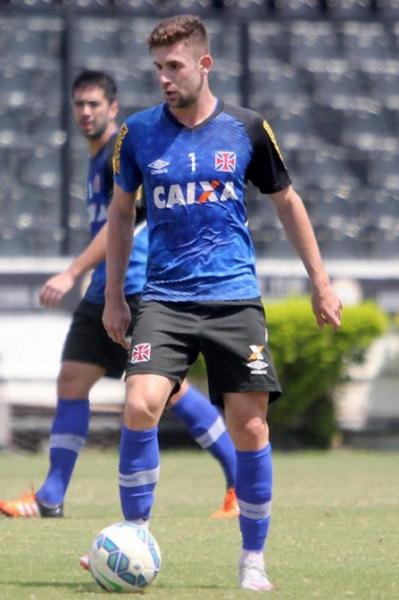 Bruno Gallo, volante do Vasco, treina em So Janurio