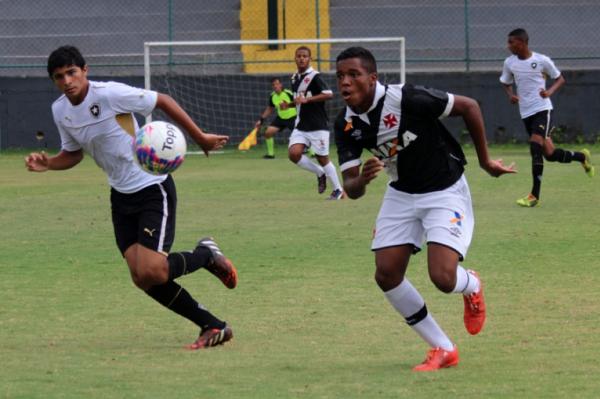 Artilheiro Victor Csar voltou a balanar as redes