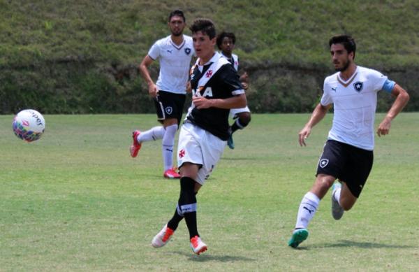 Mateus Vital voltou a atuar pelo sub-17 neste sbado