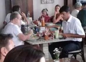 Delfim e Sandro Meira Ricci almoando