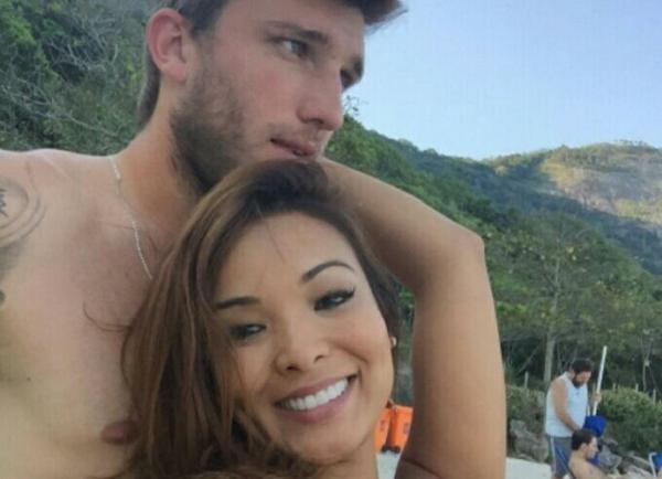 Naka festeja o relacionamento