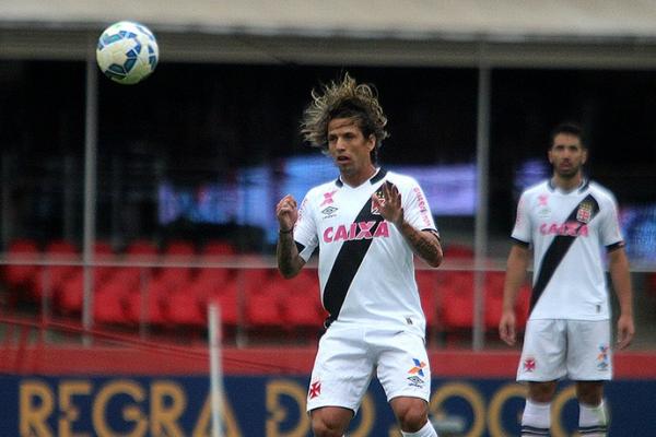 Diguinho voltou ao time do Vasco no empate diante do So Paulo